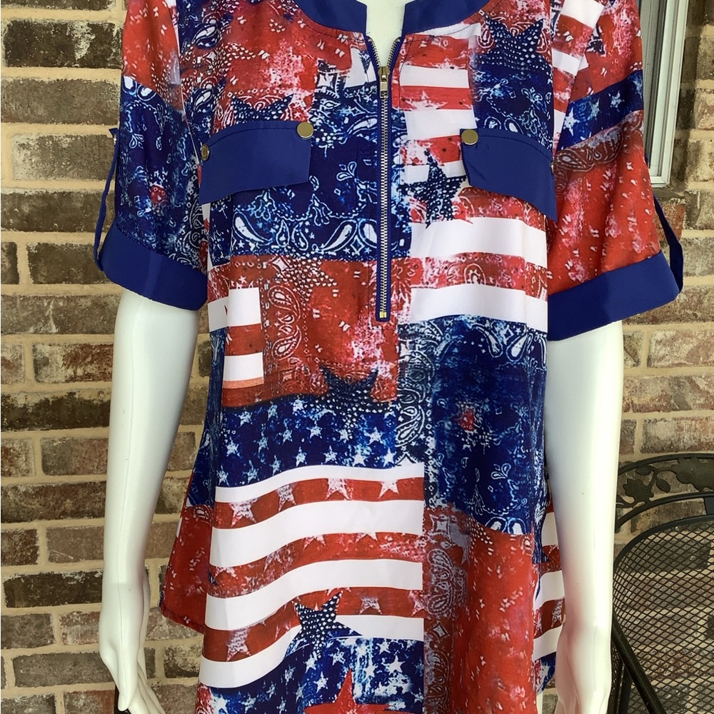 Patriotic print blouse, excellent used condition.